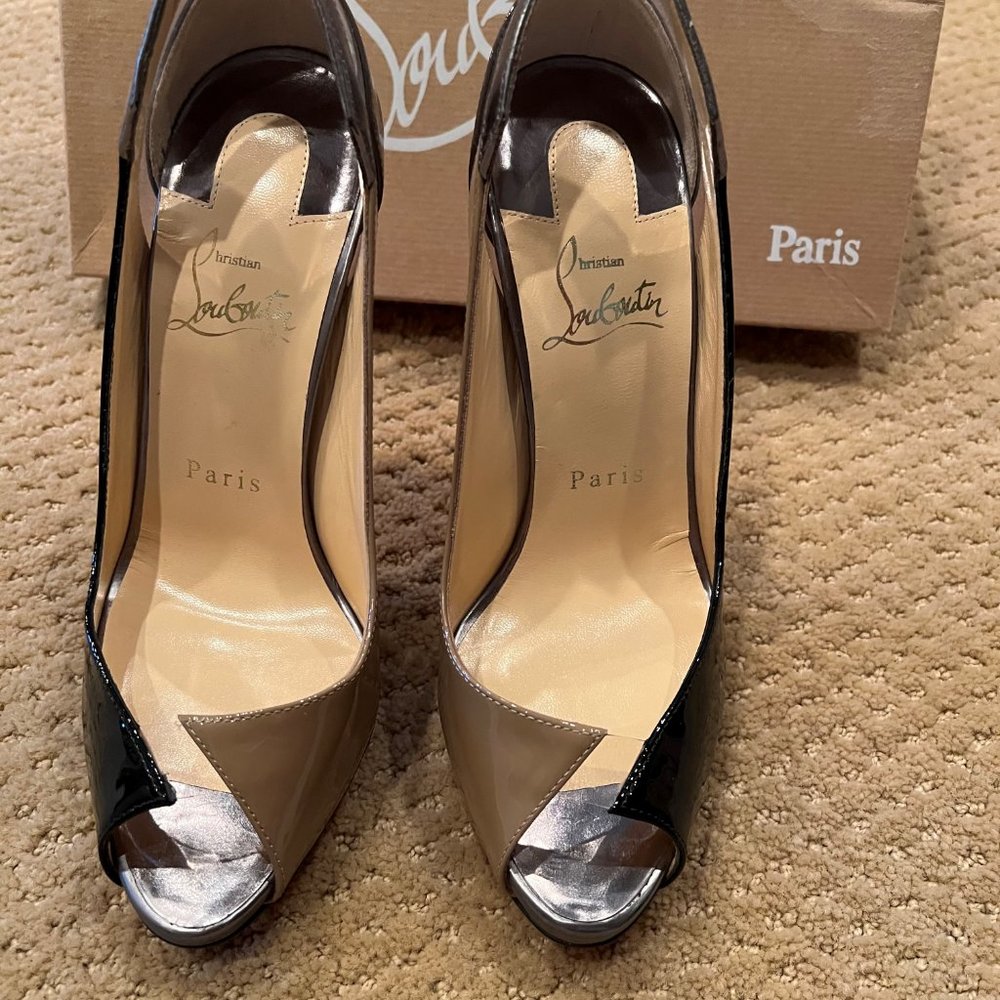 CHRISTIAN LOUBOUTIN Patent Leather Peep-Toe Pumps Size: 7 | IT 37 Brand New